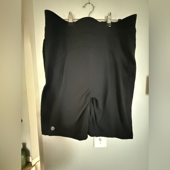 Lululemon Men’s Board Shorts ( note Fray in ties) - Picture 2 of 2